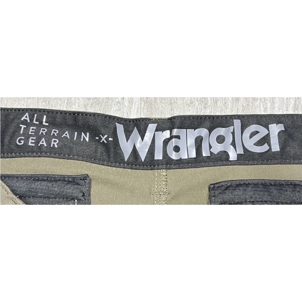 Wrangler ATG Cargo All Terrain Gear Reinforced Utility Shorts Men’s Size 36 Tan - Picture 4 of 5